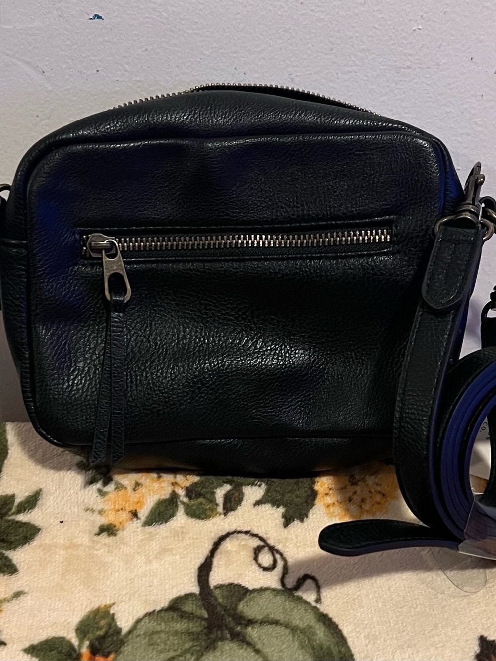Universal Thread Black Crossbody Bag